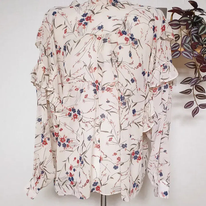 [BUNJANG] London Lace Floral Blouse Ivory / 런던레이스 55~88 잔꽃 가오리핏 블라우스 아이보리