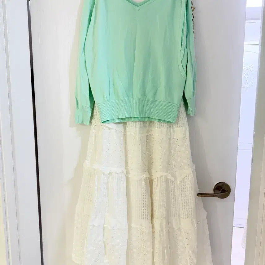 [BUNJANG] Vintage Off-Shoulder V-Neck Mint Knit Sweater / 일본빈티지 오프숄더 브이넥 민트니트