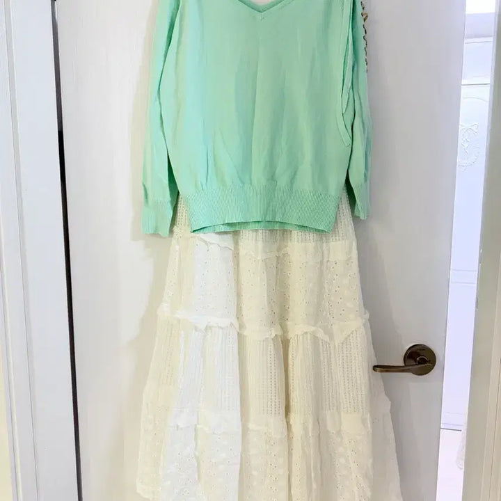 [BUNJANG] Vintage Off-Shoulder V-Neck Mint Knit Sweater / 일본빈티지 오프숄더 브이넥 민트니트