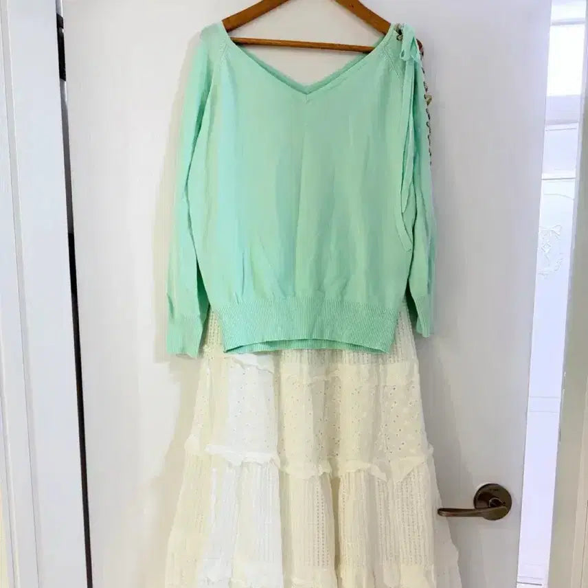 [BUNJANG] Vintage Off-Shoulder V-Neck Mint Knit Sweater / 일본빈티지 오프숄더 브이넥 민트니트