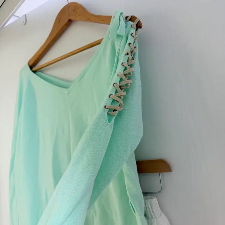 [BUNJANG] Vintage Off-Shoulder V-Neck Mint Knit Sweater / 일본빈티지 오프숄더 브이넥 민트니트