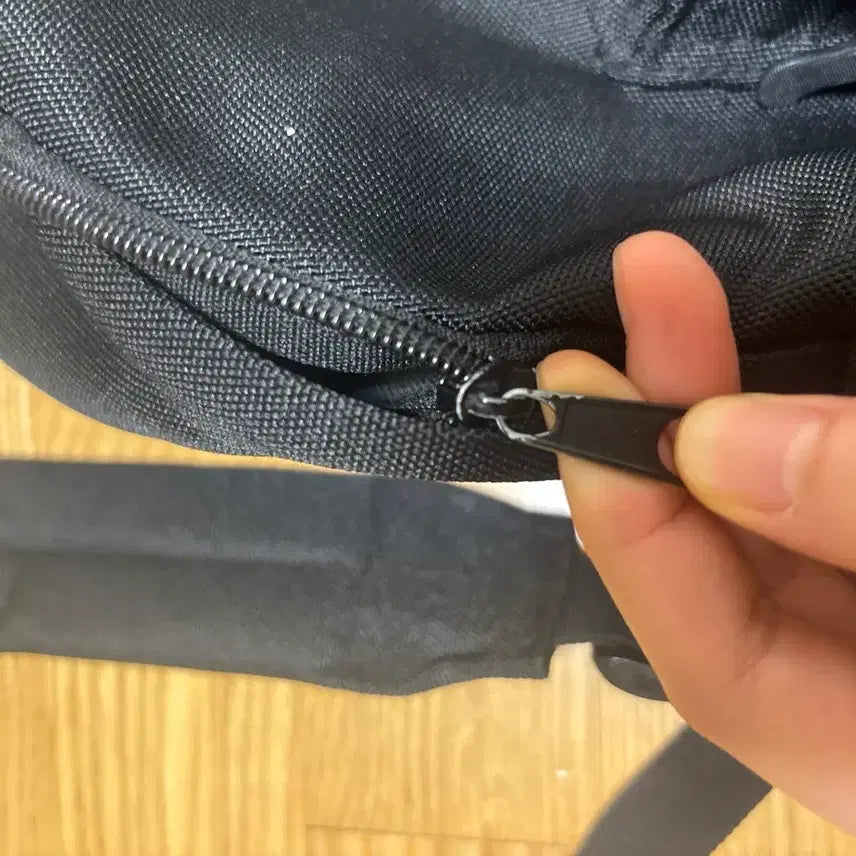 [BUNJANG] Graver Black Purple Embroidered Backpack / 그레이버 블랙 퍼플 자수 백팩