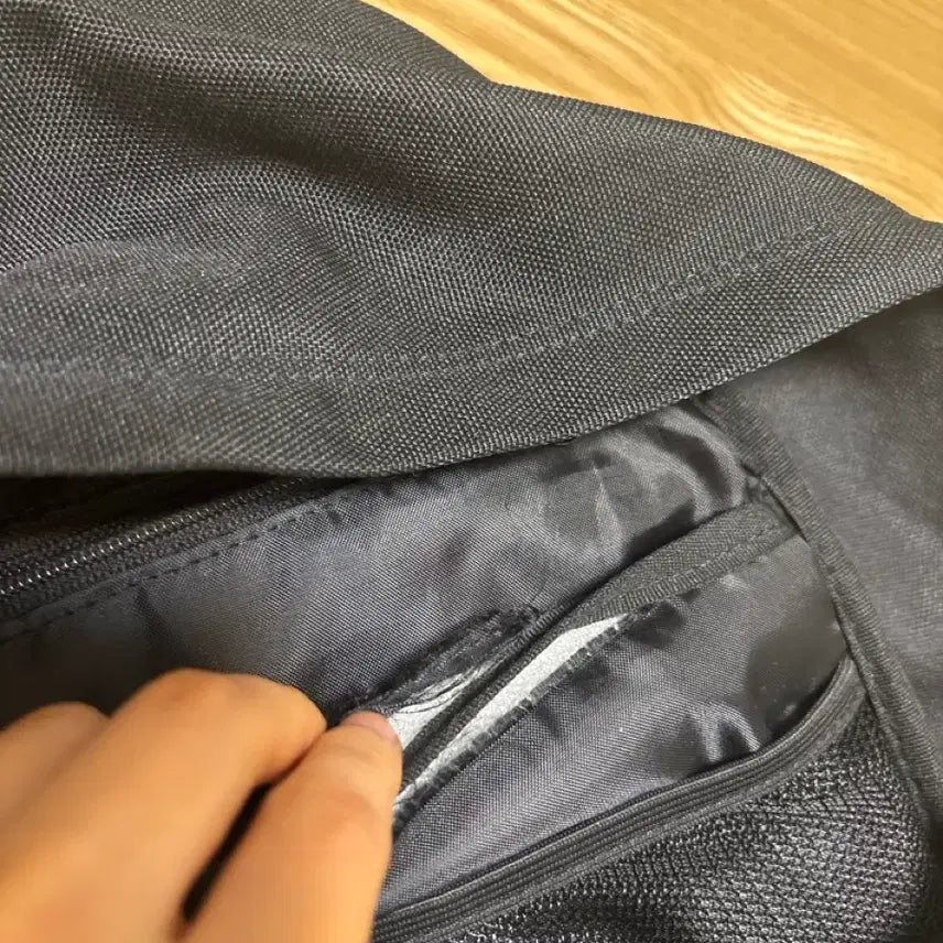 [BUNJANG] Graver Black Purple Embroidered Backpack / 그레이버 블랙 퍼플 자수 백팩
