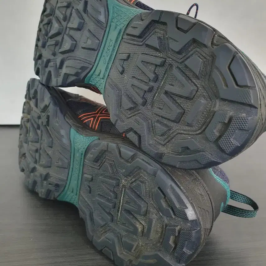 [BUNJANG] Asics Gel Venture 8 Midnight Cherry (265) Running Shoes / 아식스 젤 벤쳐 8 미드나잇 체리 (265)