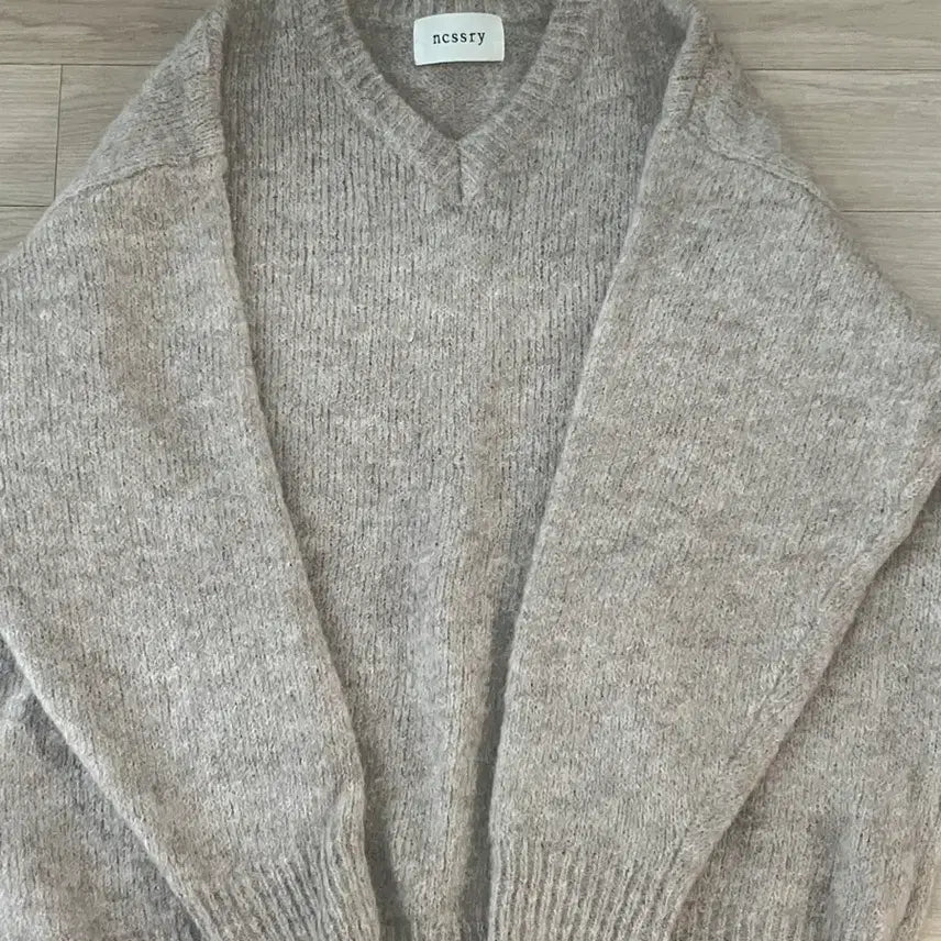 [BUNJANG] Necessary Alpaca V-neck Knit Sweater / 네세서리 알파카 브이넥 니트