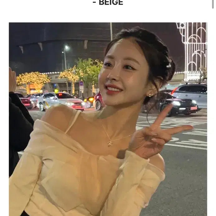 [BUNJANG] Wearlic Silhouette Off-Shoulder Blouse / 웨얼릭 실루엣 오프숄더 블라우스(베이지색상)