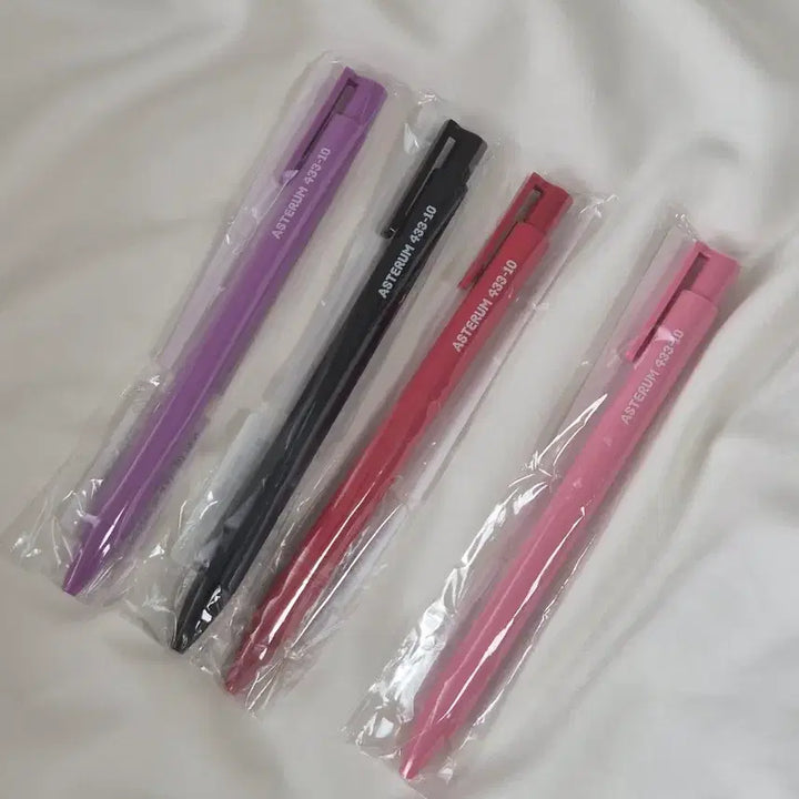 [BUNJANG] PLAVE Official Cafe Ballpoint Pen Set / (미개봉)플레이브 십카페 볼펜 4개 일괄