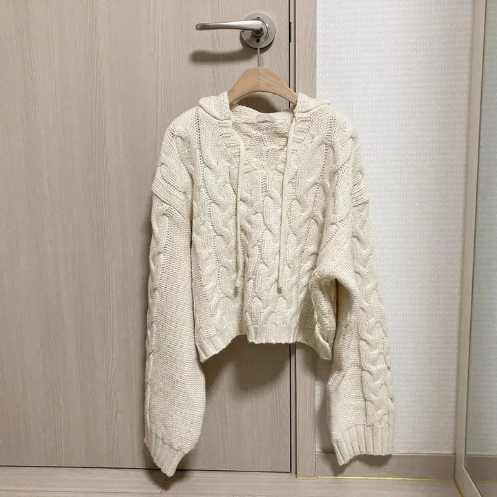 [BUNJANG] Kkwabaegi Hooded Knit Sweater / 꽈배기 후드니트