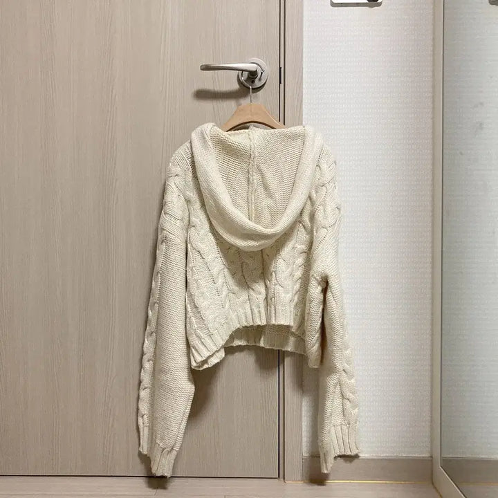 [BUNJANG] Kkwabaegi Hooded Knit Sweater / 꽈배기 후드니트