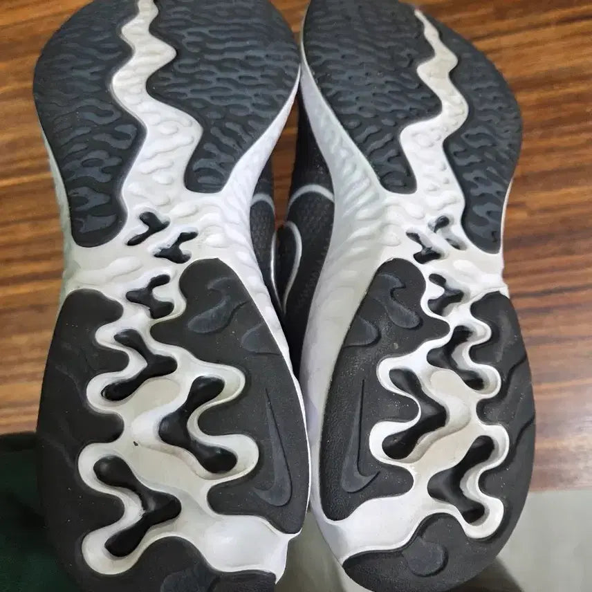 [BUNJANG] Nike Renew Run Sneakers 255mm / 나이키 리뉴 런 러닝화 스니커즈 255