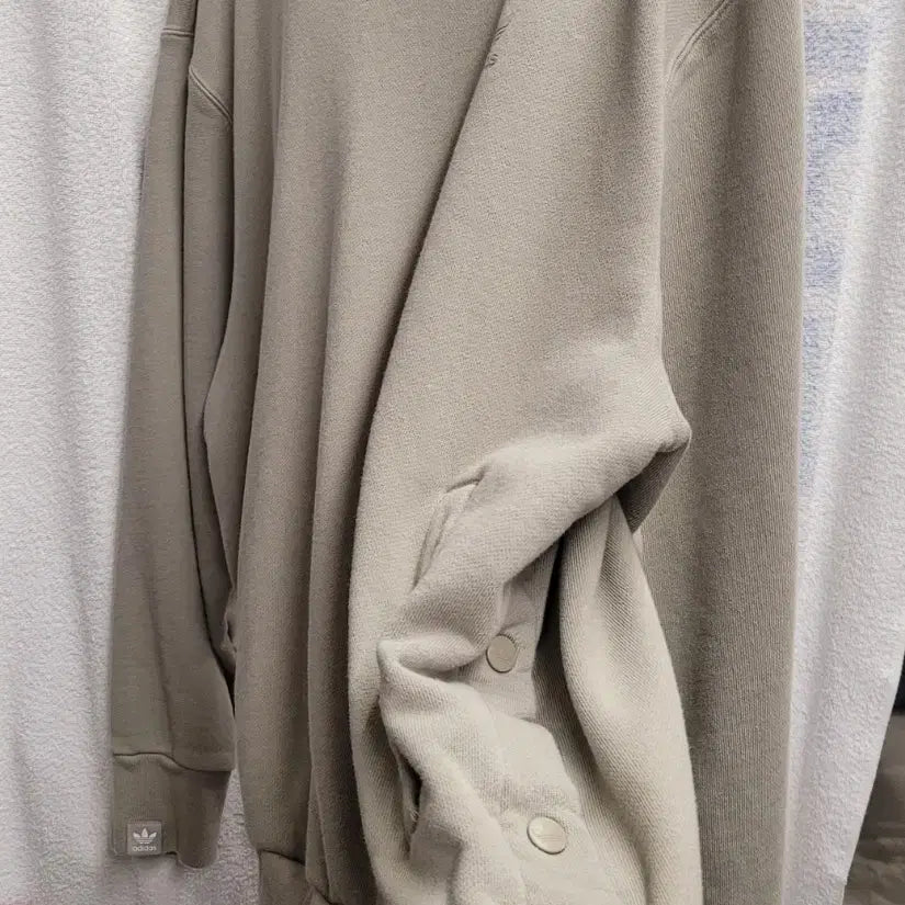 [BUNJANG] Adidas Khaki Crewneck Sweatshirt / 아디다스 맨투맨 티셔츠 카키색