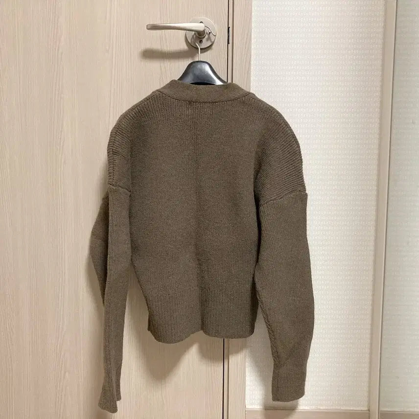 [SOLD OUT] 메이빈스 브이넥가디건