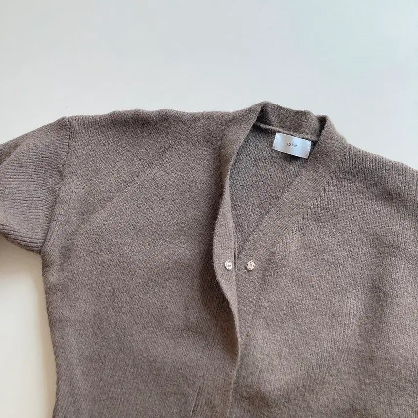 [SOLD OUT] 메이빈스 브이넥가디건