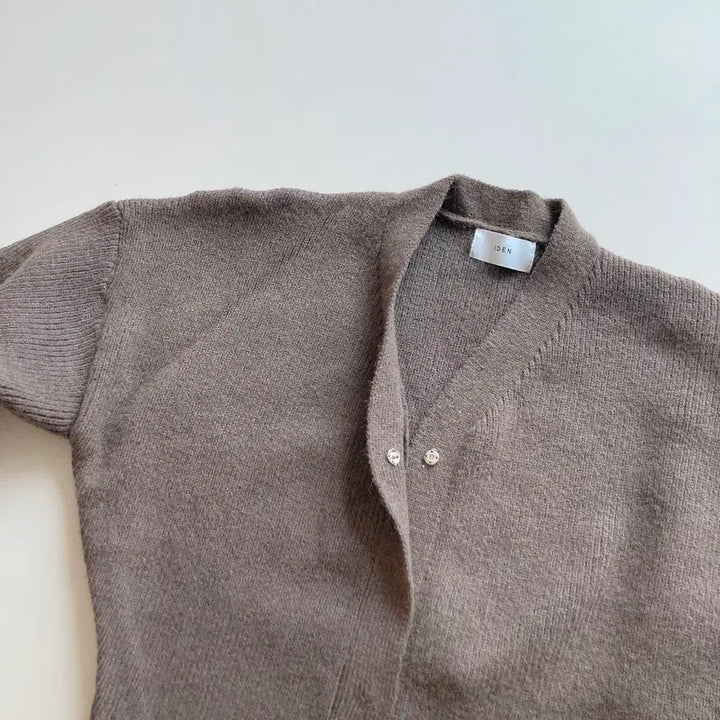 [SOLD OUT] 메이빈스 브이넥가디건
