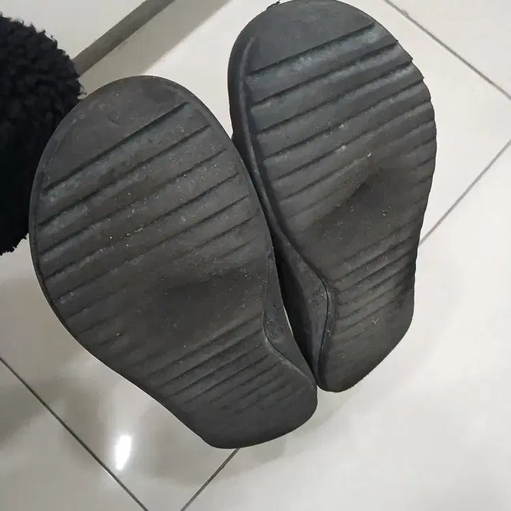 [BUNJANG] Used Slippers Size 280 / 280사이즈 중고 슬리퍼 앞옆조금뜯어짐 막신으실분만 추천 사용감많아요