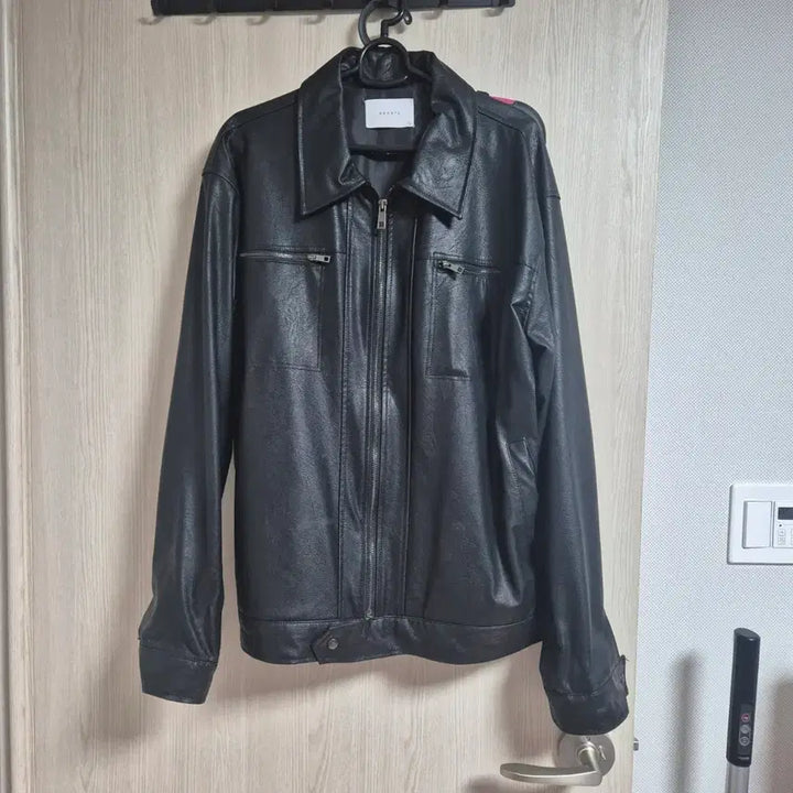 [BUNJANG] Black Faux Leather Jacket (L) / 블랙(검정) 인조 가죽 자켓 (새상품) L
