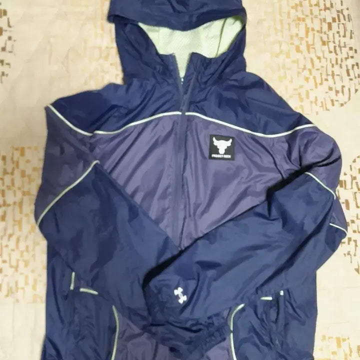 [SOLD OUT] [상태최상]언더아머 프로젝트락 바람막이 후드 자켓 M
