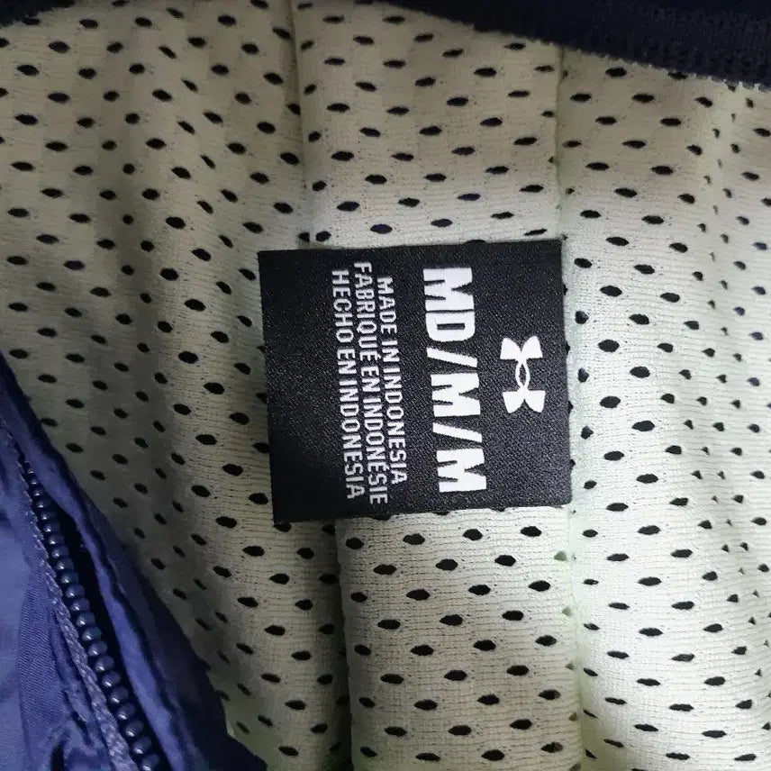 [SOLD OUT] [상태최상]언더아머 프로젝트락 바람막이 후드 자켓 M