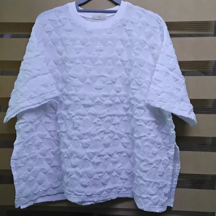 [BUNJANG] Embo White Blouse T-shirt / 엠보 블라우스 티셔츠. 무배