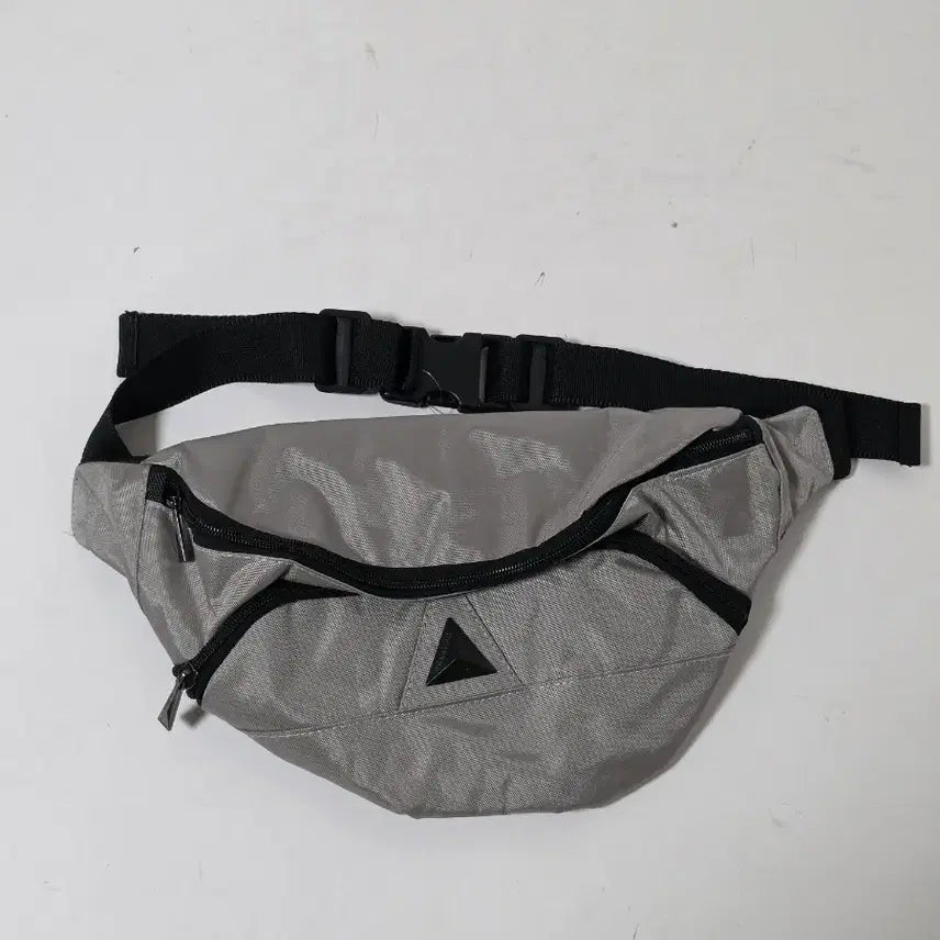 [BUNJANG] General Idea Silver Hip Sack Waist Body Cross Bag / 새상품) 플리거바이제너럴아이디어 실버 힙색 웨이스트 바디크로스백 0317