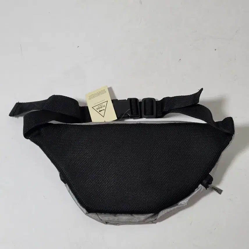 [BUNJANG] General Idea Silver Hip Sack Waist Body Cross Bag / 새상품) 플리거바이제너럴아이디어 실버 힙색 웨이스트 바디크로스백 0317