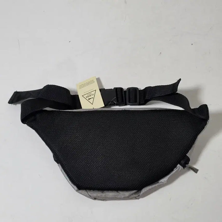[BUNJANG] General Idea Silver Hip Sack Waist Body Cross Bag / 새상품) 플리거바이제너럴아이디어 실버 힙색 웨이스트 바디크로스백 0317