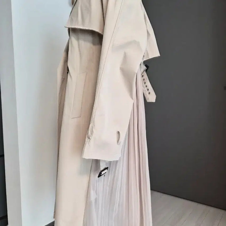 [BUNJANG] Pleated Back Trench Coat / 반전 뒷태! 살랑살랑 플리츠 배색 트렌치코트