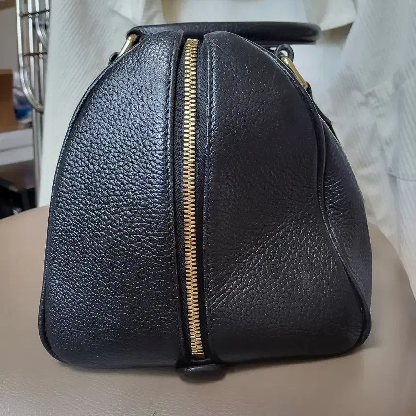 [BUNJANG] MCM Black Leather Bucket Bag / MCM 블랙 가죽 버킷백 성주택 있어요
