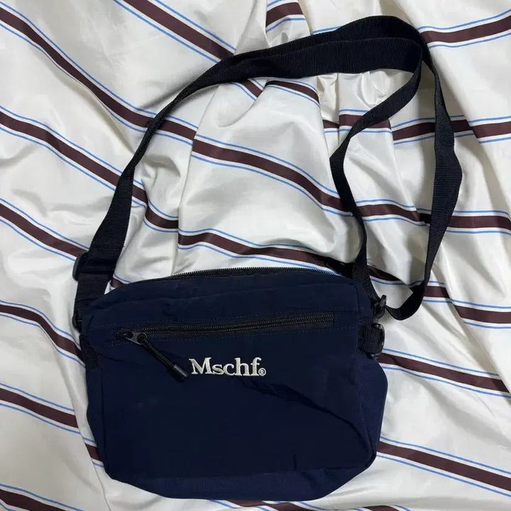[BUNJANG] Mischief Navy Crossbody Bag / 미스치프 네이비 크로스백