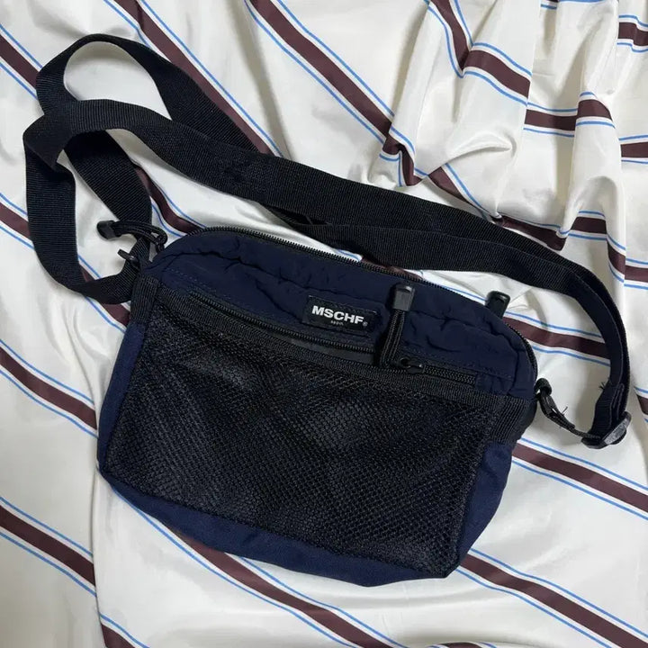 [BUNJANG] Mischief Navy Crossbody Bag / 미스치프 네이비 크로스백