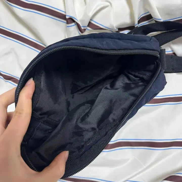 [BUNJANG] Mischief Navy Crossbody Bag / 미스치프 네이비 크로스백