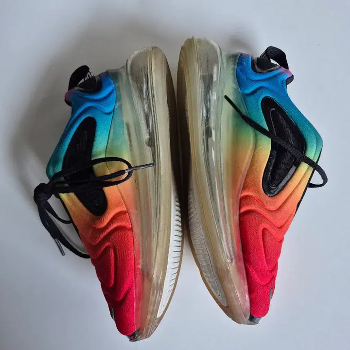 [BUNJANG] Nike Air Max 720 Rainbow Sneakers / 235)나이키 에어맥스 720 레인보우 운동화