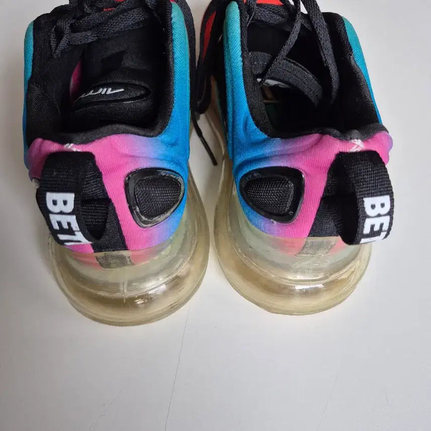 [BUNJANG] Nike Air Max 720 Rainbow Sneakers / 235)나이키 에어맥스 720 레인보우 운동화