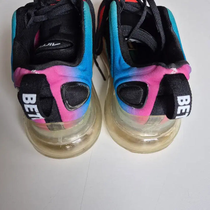 [BUNJANG] Nike Air Max 720 Rainbow Sneakers / 235)나이키 에어맥스 720 레인보우 운동화
