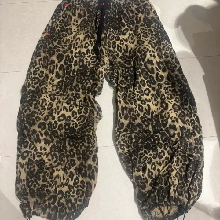 [SOLD OUT] BAD BLOOD 호피무늬 조거팬츠