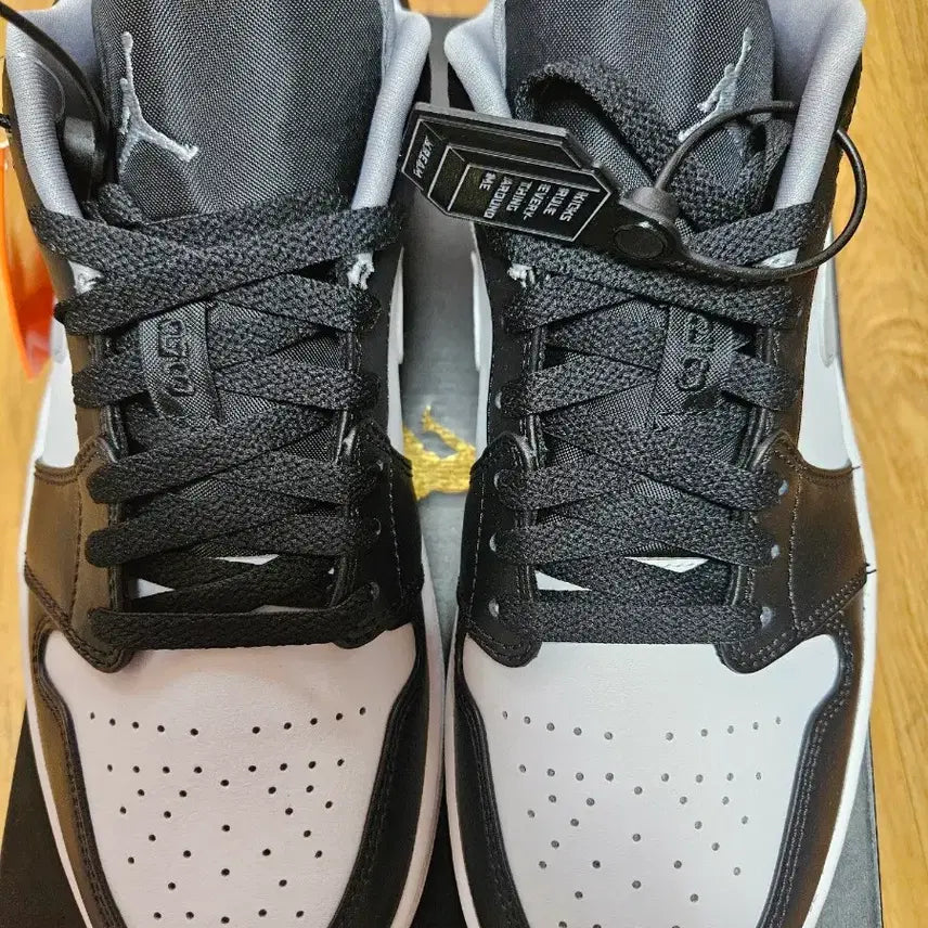 [BUNJANG] Nike Air Jordan 1 Low Black/White Sneakers / (새제품)나이키 에어조던1 로우 275사이즈 팔아요
