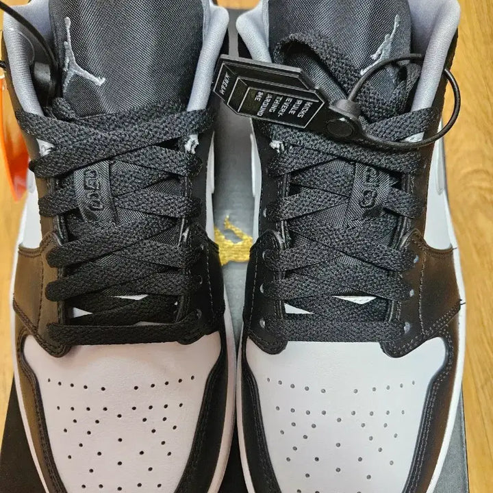 [BUNJANG] Nike Air Jordan 1 Low Black/White Sneakers / (새제품)나이키 에어조던1 로우 275사이즈 팔아요