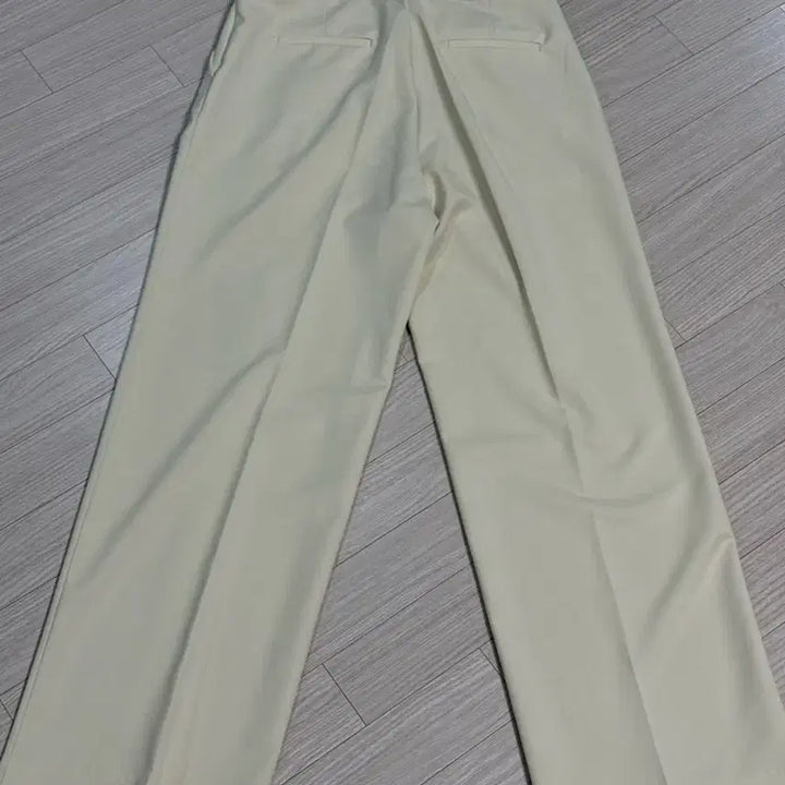 [BUNJANG] WLOG Summer Pleated Slacks Cream (Short L) / 원로그 썸머 핀턱슬랙스 크림 새상품 (short L)