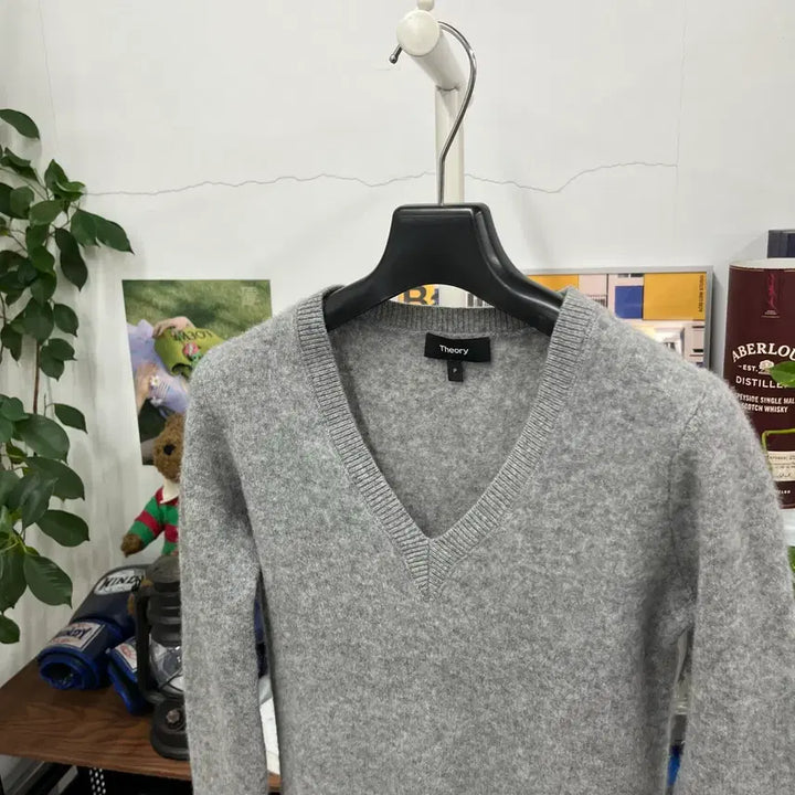 [SOLD OUT] 띠어리 우먼 캐시미어 100% 브이넥 니트 P