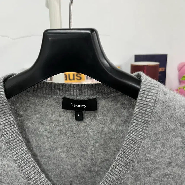[SOLD OUT] 띠어리 우먼 캐시미어 100% 브이넥 니트 P