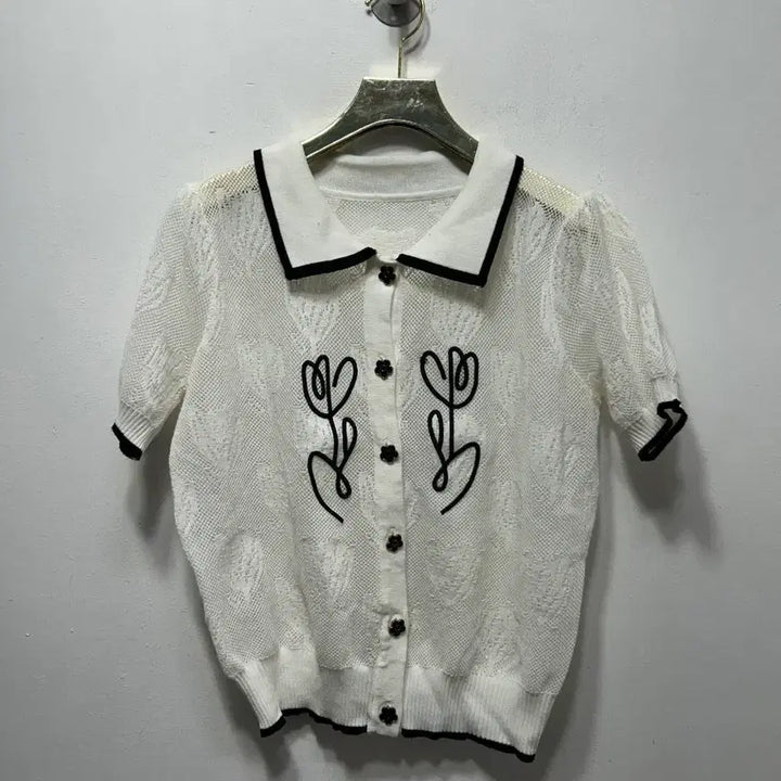 [SOLD OUT] 화이트 플라워 자수 반팔 가디건 니트 여성