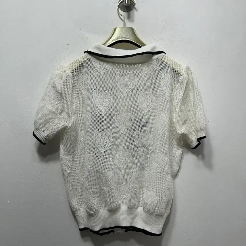 [SOLD OUT] 화이트 플라워 자수 반팔 가디건 니트 여성