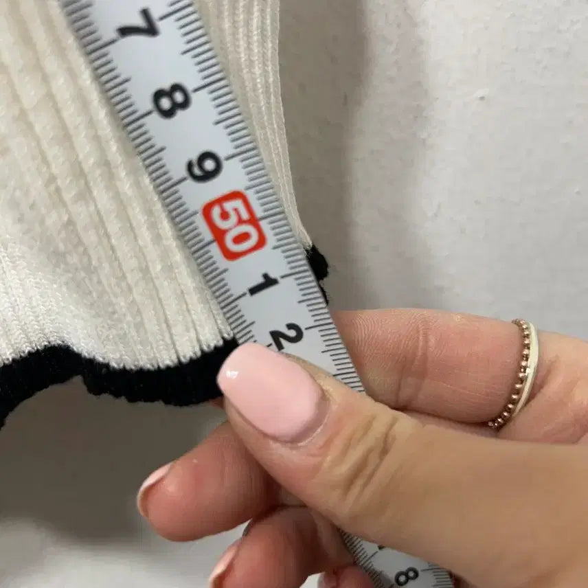 [SOLD OUT] 화이트 플라워 자수 반팔 가디건 니트 여성