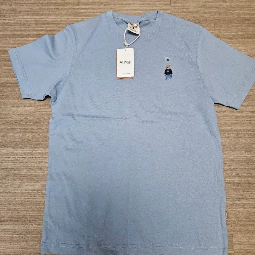 [BUNJANG] WHO.A.U Sky Blue Bear Embroidered T-shirt / WHO.A.U 반팔티셔츠 하늘색 곰돌이 자수