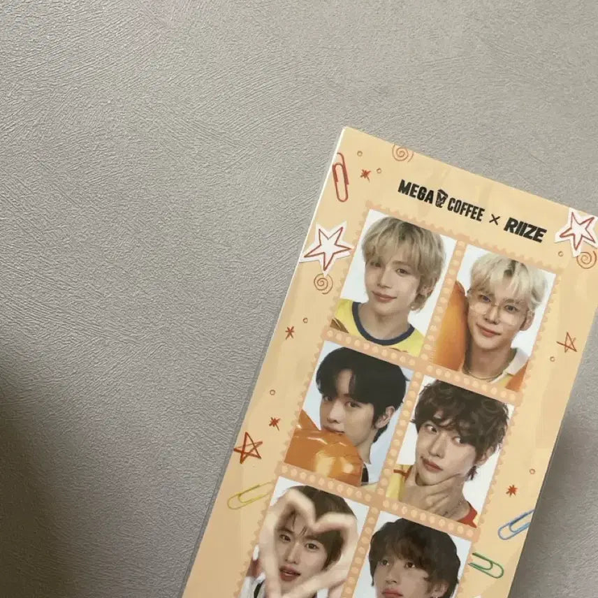 [SOLD OUT] 메가커피 라이즈 우표 스티커, 씰스티커 미개봉