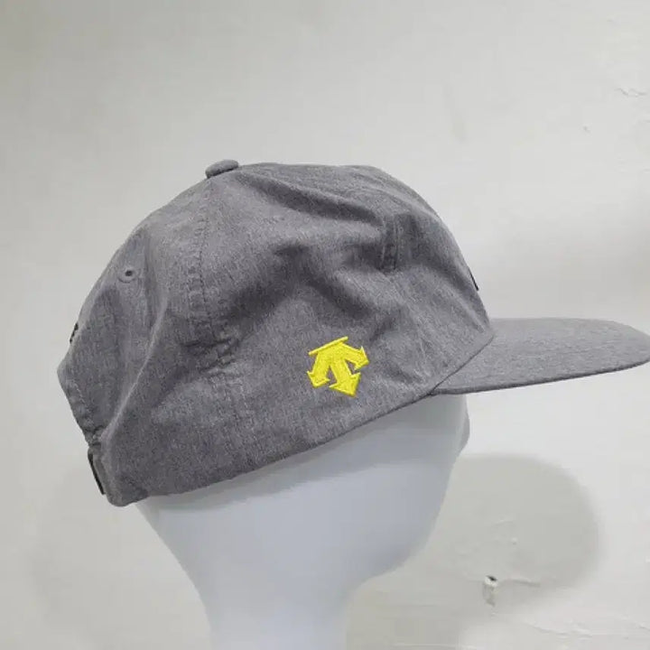 [BUNJANG] Descente Snapback Cap / 데상트 스냅백