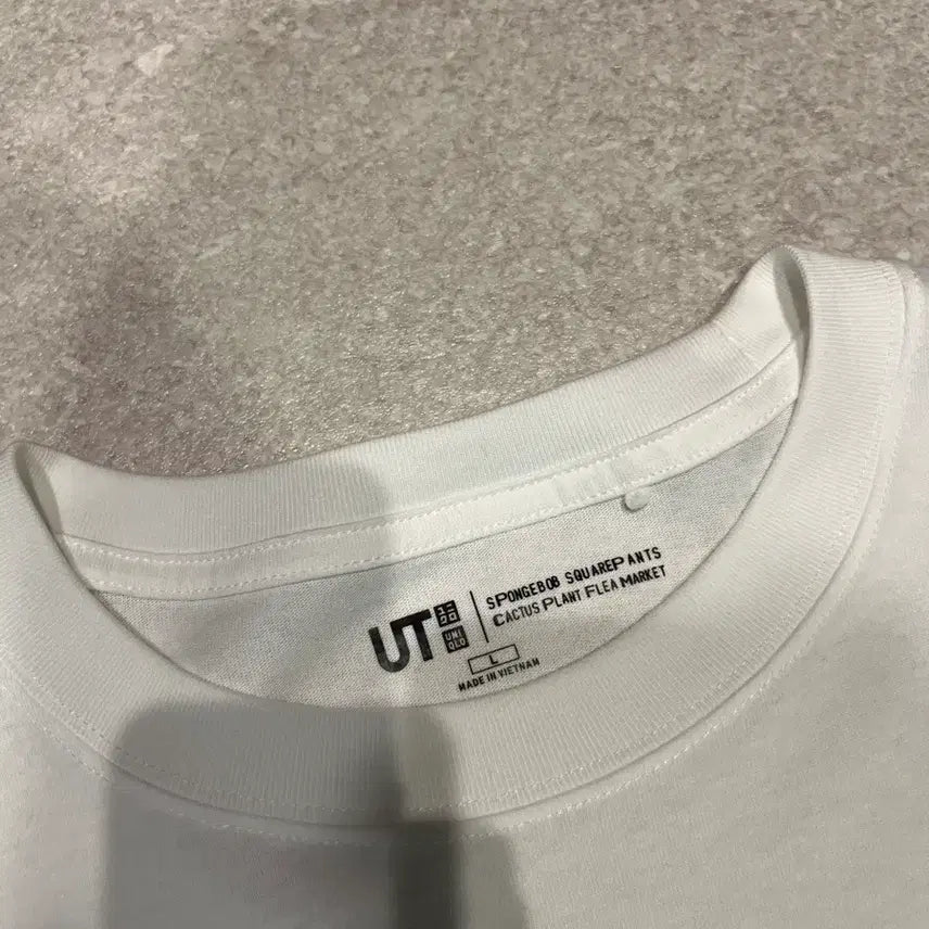 [BUNJANG] Uniqlo SpongeBob T-shirt White L / 유니클로 스폰지밥 티셔츠 화이트 L