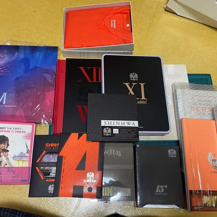 [BUNJANG] Shinhwa Album, DVD, Raincoat Bundle Set / 신화 앨범, dvd, 우비 일괄 판매