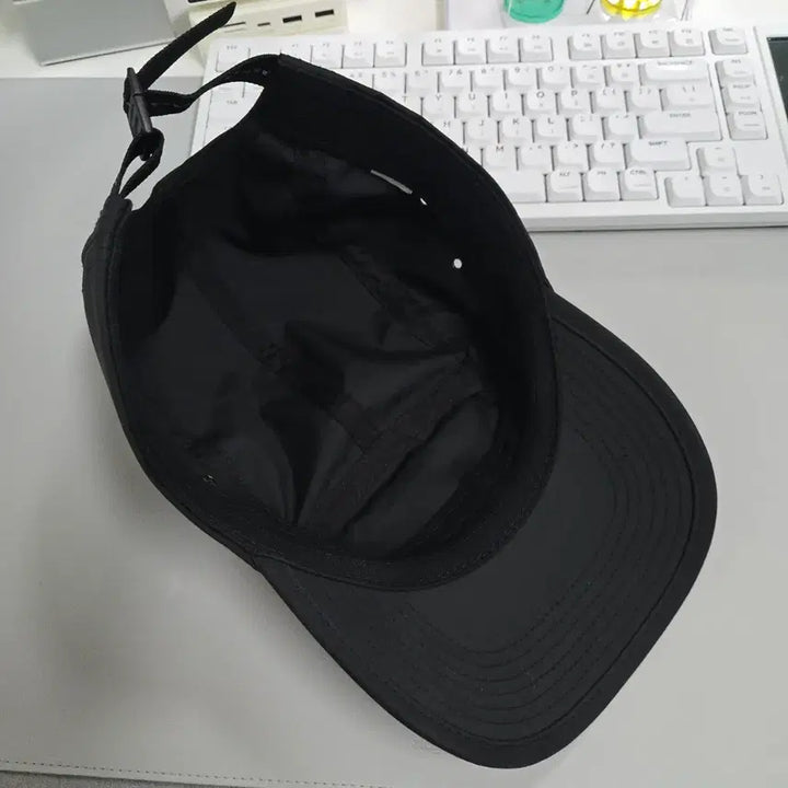 [SOLD OUT] 슈프림 인셋 젤 캠프캡 블랙