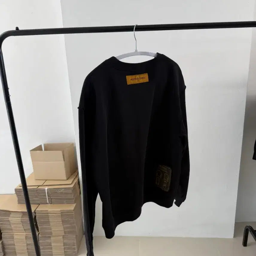 [SOLD OUT] [A급/S사이즈]루이비통 인사이드 아웃 맨투맨 블랙